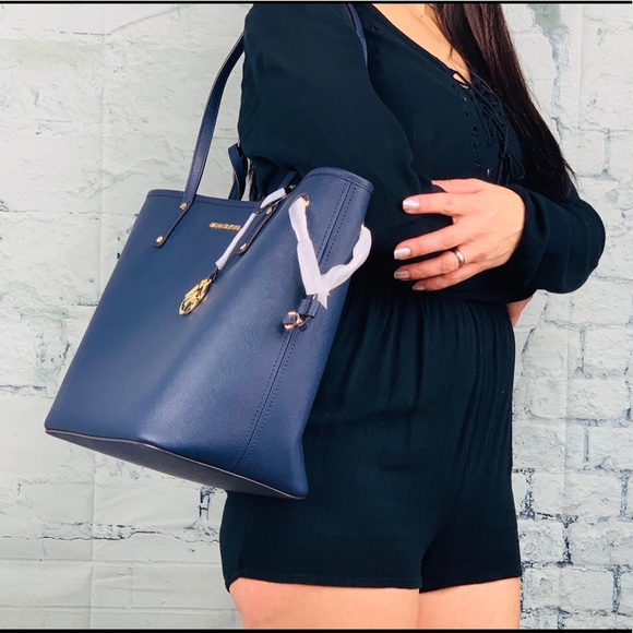 Nwt Michael Kors Jet Set travel Lg drawstring tote - Picture 3 of 8